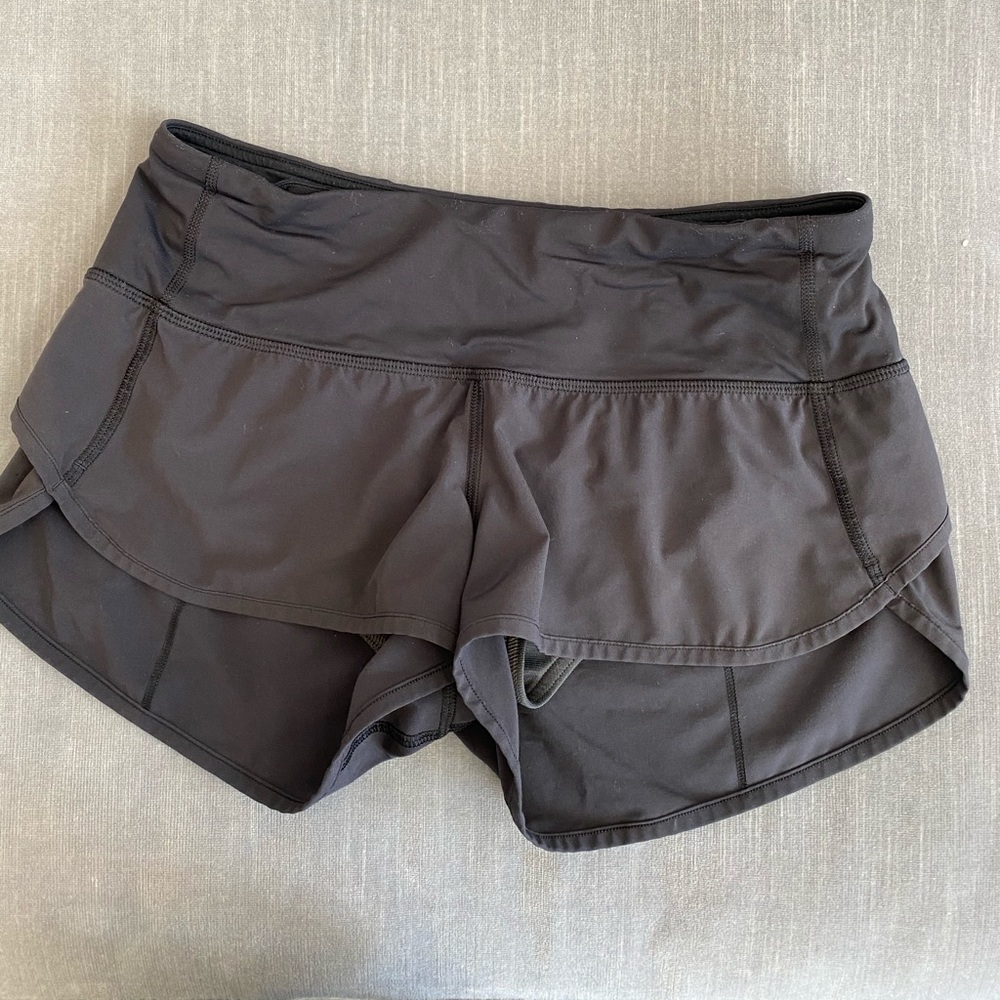 LULULEMON SPEED SHORTS. SIZE 4.